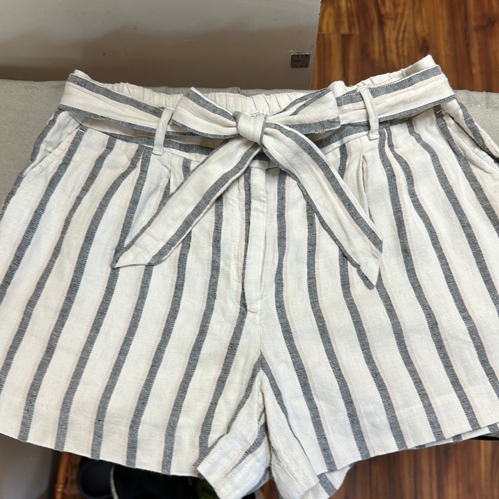 Ann Taylor linen size 6 w 3 in inseam